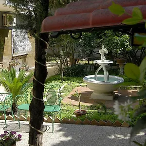 Alojamento de Acomodação e Pequeno-almoço Tiburtina Garden